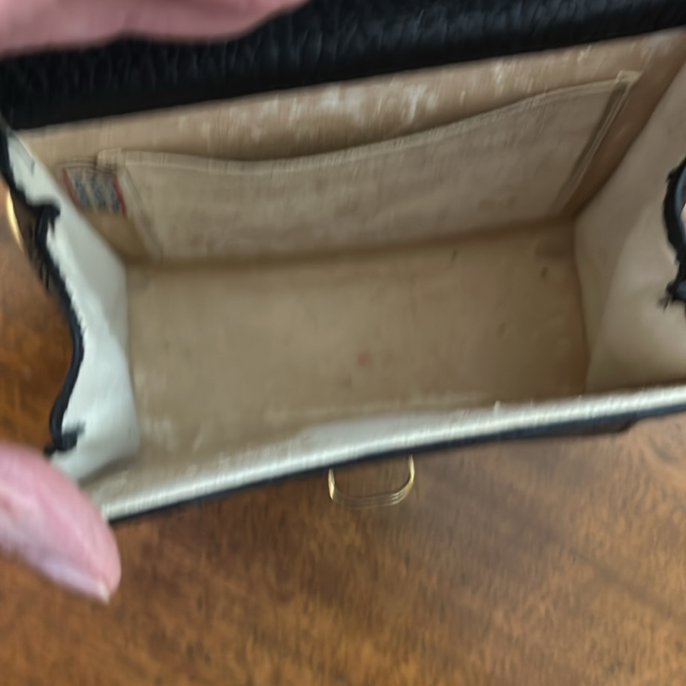 Dooney & Bourke Crossbody Front Closure Bag with Detatchable Strap - Picture 6 of 10